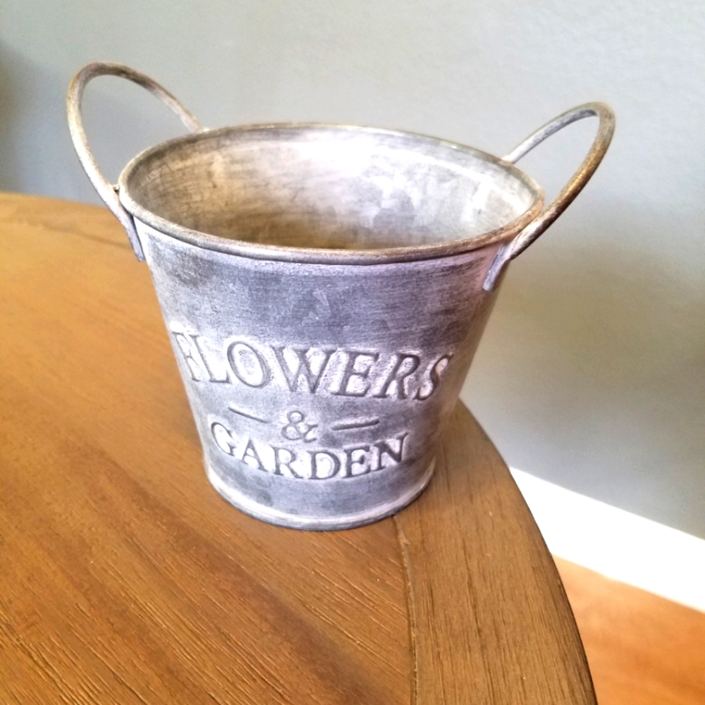 Farmhouse Galvanized Metal Planter